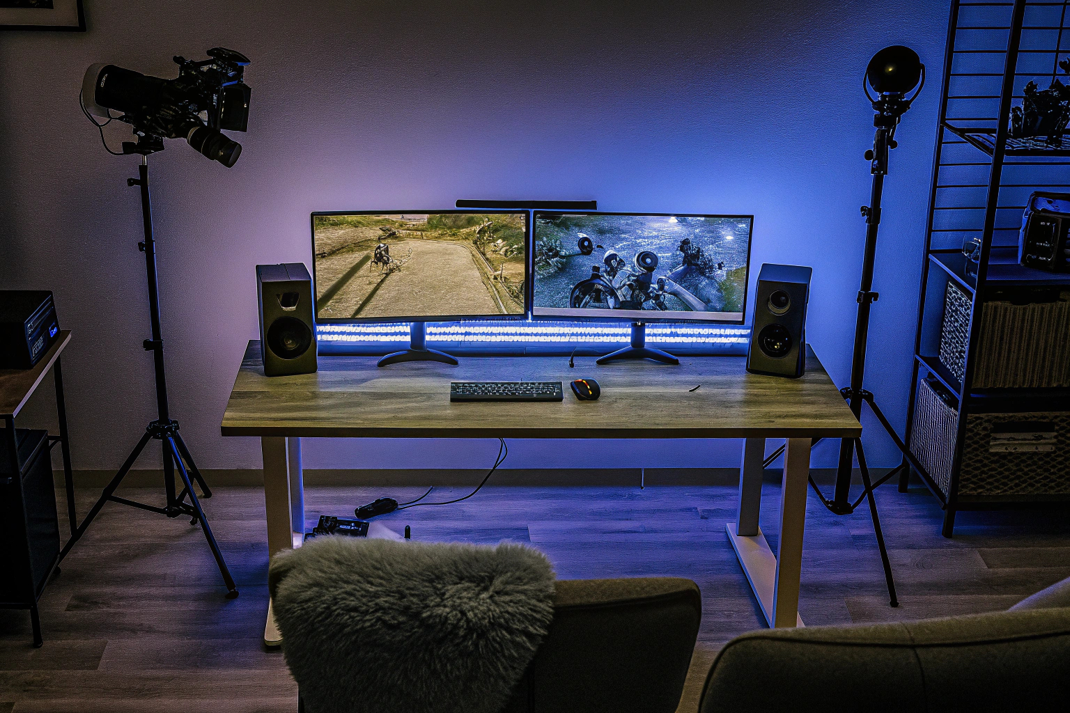 Game-Streamer vor seinem Setup